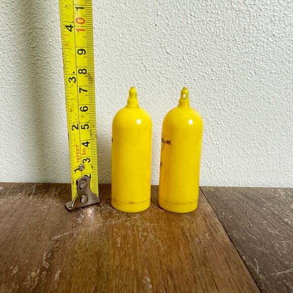 Vintage Yellow Skelgas Propane Advertising Salt & Pepper Shakers - Picture 5 of 5